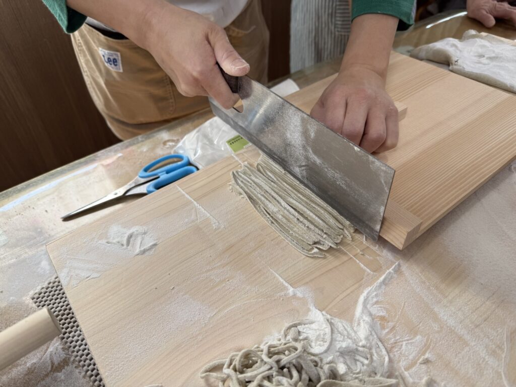 まなび　昼食レク　～そば打ち～